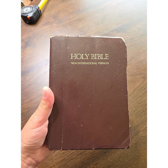Vintage NIV Holy Bible With Brown Leather Cover & Highlighted Verses - Picture 1 of 12